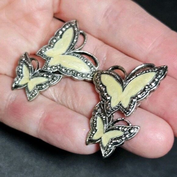 Silver Tone Avon Shimmery Cream Enamel Butterfly Earrings Vintage - Picture 3 of 10